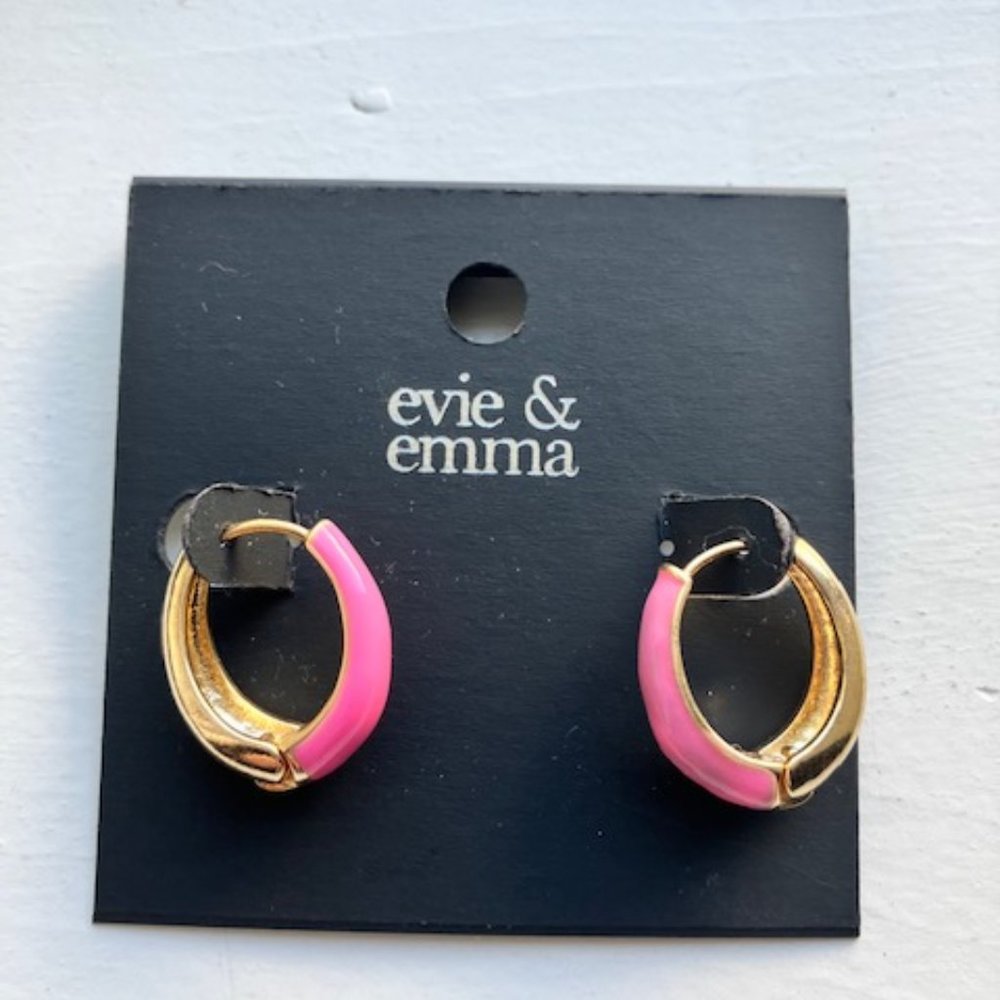 NWT!  PINK & GOLD TONE ENAMEL HUGGIE HOOP PIERCED EARRINGS BY EVIE & EMMA